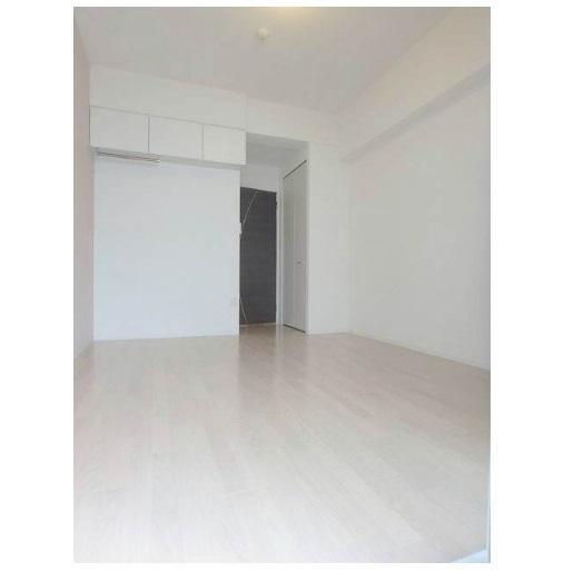 セレニテ北久宝寺　BRAVI不動産の寝室|【セレニテ北久宝寺】広くて明るい寝室