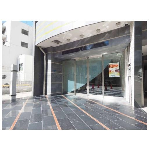 セレニテ北久宝寺　BRAVI不動産のエントランス|【セレニテ北久宝寺】清潔なエントランスです