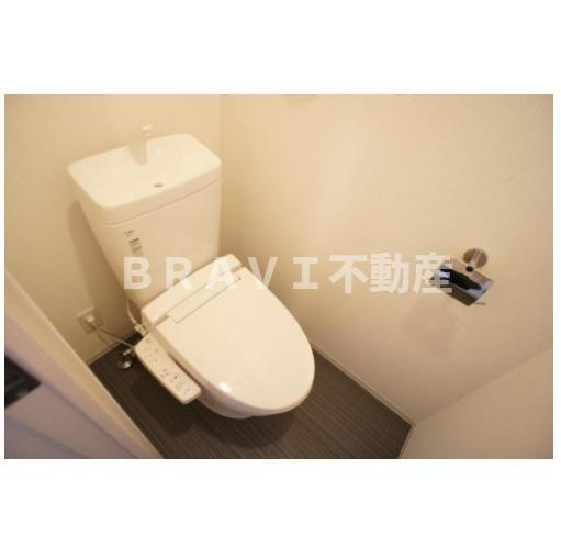 セレニテ北久宝寺　BRAVI不動産のトイレ|【セレニテ北久宝寺】清潔感のあるトイレです