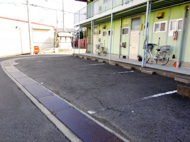 須賀ハイツの駐車場