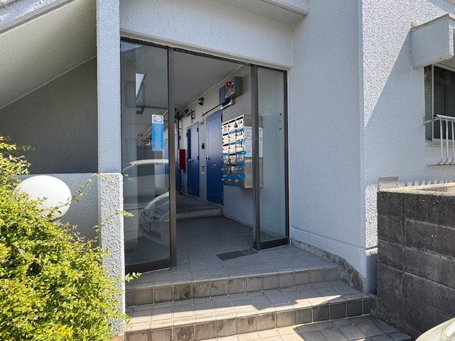 椋本マンションのエントランス
