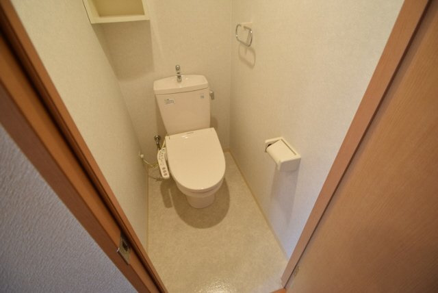 ウィステリアⅣのトイレ|綺麗なシャワートイレです。