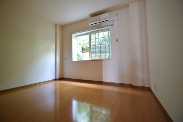 ウィステリアⅣの寝室|6.5帖洋室