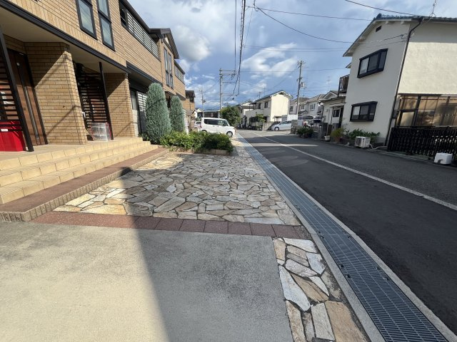 エーデル自由丘の駐車場