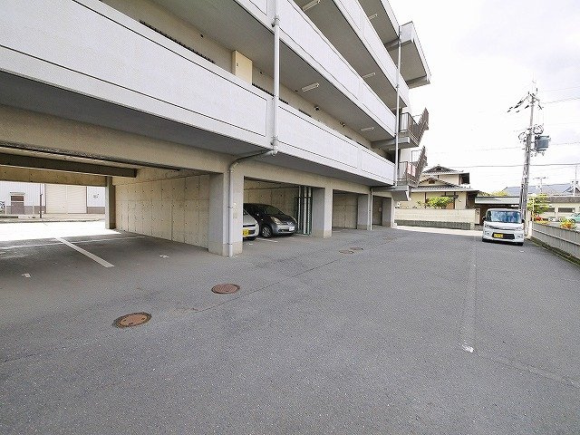 マンションナリタの駐車場|駐車場があります