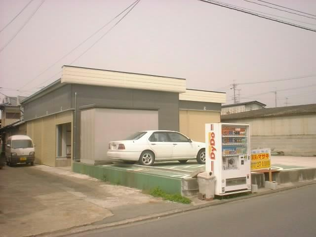 岩井ガレージの外観