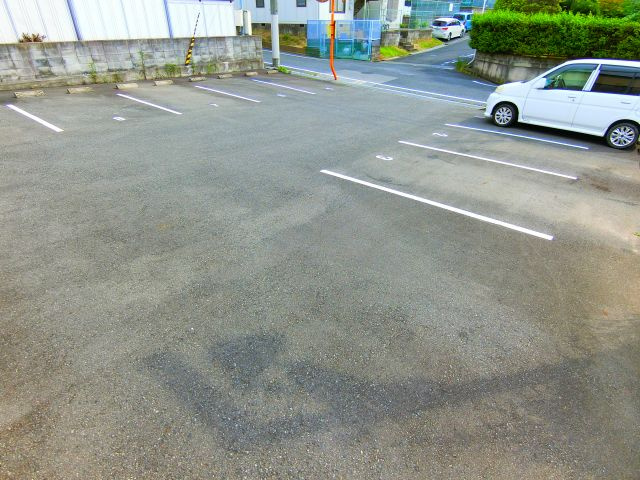 フルールふじさわ台の駐車場