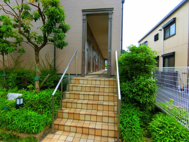 フルールふじさわ台のエントランス