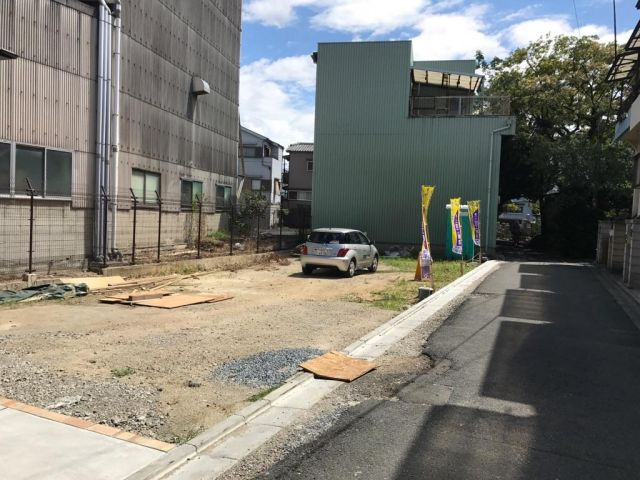 グラッド・タウン三箇2丁目の前面道路含む現地写真