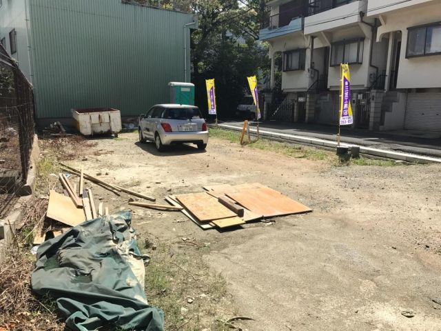 グラッド・タウン三箇2丁目の前面道路含む現地写真