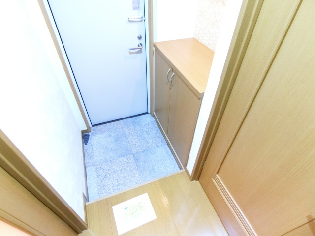 青葉丘マンションの玄関