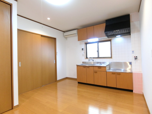 青葉丘マンションの居間・リビング|同マンションイメージ（エアコンはなし）