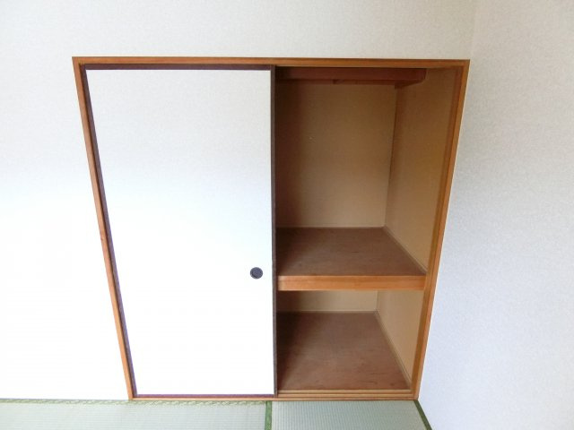 緑ヶ丘ハイツの収納