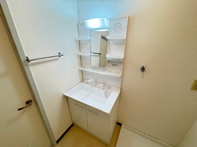 アプティ3番館の独立洗面台|同物件別部屋イメージ写真