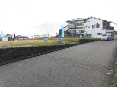 【前面道路含む現地写真】 | 大津市朝日1丁目9　売土地 | 隣地や全面道路も含めて確認出来るカット