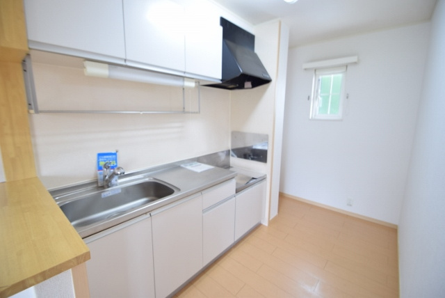 リアン21の居間・リビング|便利なカウンターデスク付き