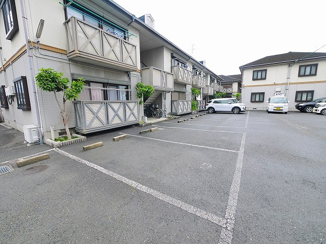 ロジュマンの駐車場