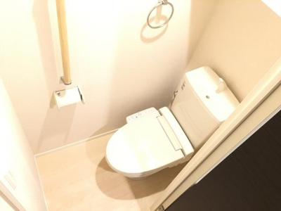 【トイレ】 | ソラレガーロ上北沢 | バストイレ別、温水洗浄便座付き