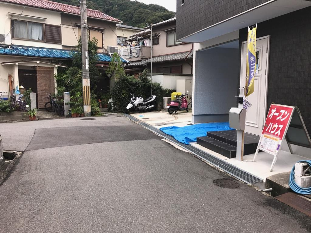 グラッド・タウン北条３丁目の前面道路含む現地写真