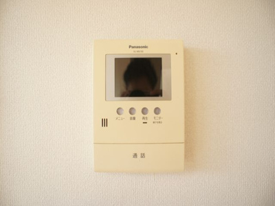 【セキュリティ】 | メゾンLaLa | 訪問者の確認ができるTVドアホン付きです♪