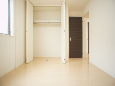 【寝室】 | メゾンLaLa | 充実収納付きの北側洋間です♪