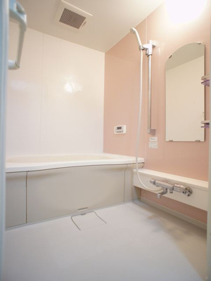 【浴室】 | メゾンLaLa | ピンクの可愛いバスルーム☆追い焚き機能付きです♪