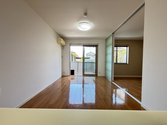 ベルアネスB棟の居間・リビング