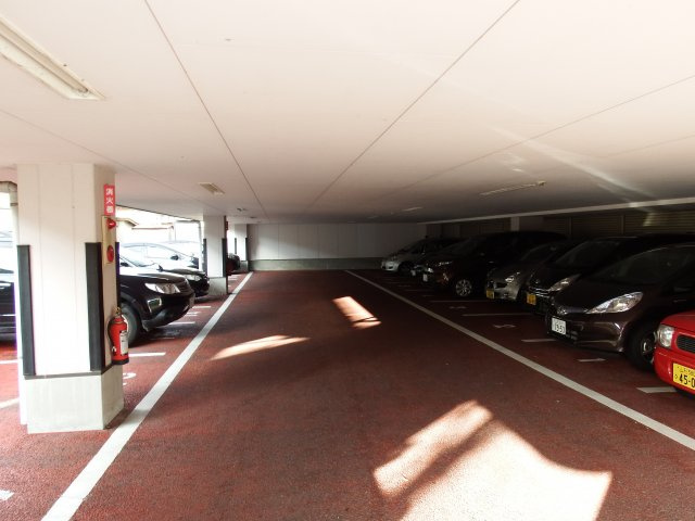 ウィンデールの駐車場