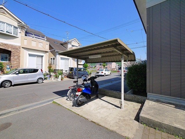 プレミール加茂Ａのその他共用部分|駐輪スペースはこちら。。