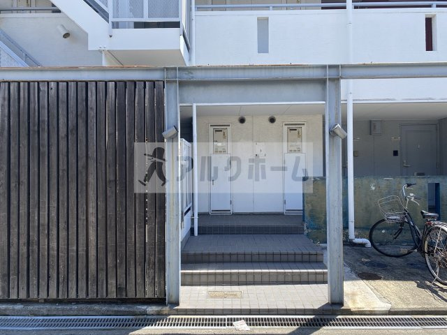 PLUS-01（プラスワン）のエントランス|PLUS-01（プラスワン）　エントランス