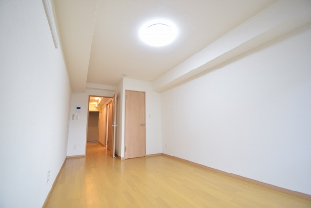 レオ四拾六番館の寝室|明るいお部屋