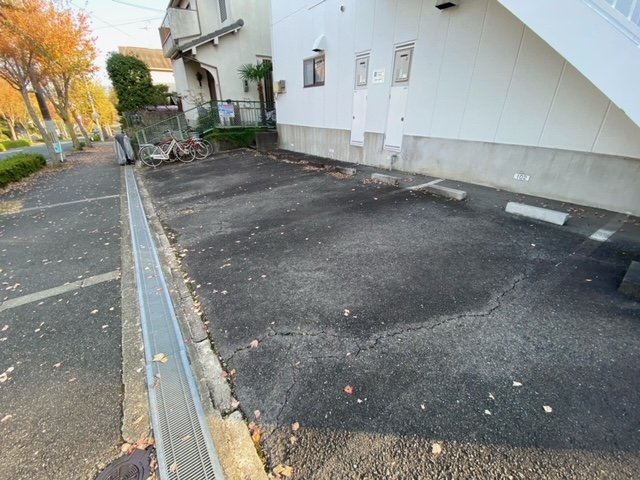 パークサイド寺池台の駐車場