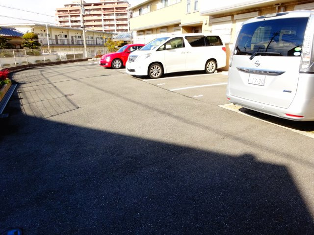 ヴラウニーメゾン・リラの駐車場