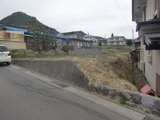 【外観】 | 岡谷市川岸上４丁目５ | 外観＋接道