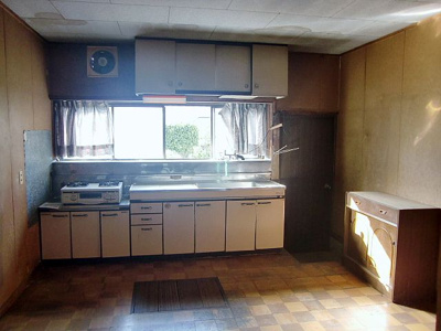 【キッチン】 | 箕輪町中箕輪中古住宅２９ | 西側に出窓のあるキッチンです