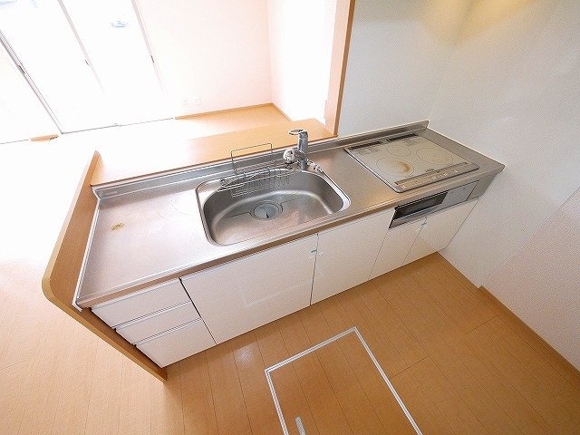 フェアリー　Ｃ棟のキッチン|コンパクトなキッチンで掃除もラクラク