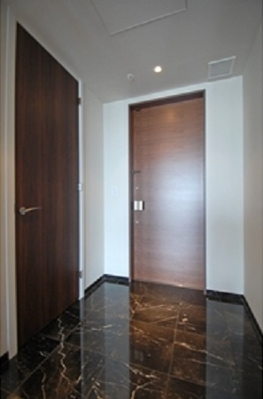 千代田区三番町の賃貸マンションの玄関