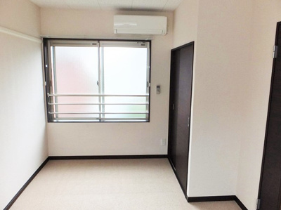 【居間・リビング】 | 那由多 | ※参考写真　現況優先
１階はフローリング、２階はカーペットになります