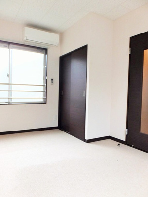 【居間・リビング】 | 那由多 | ※参考写真　現況優先
１階はフローリング、２階はカーペットになります