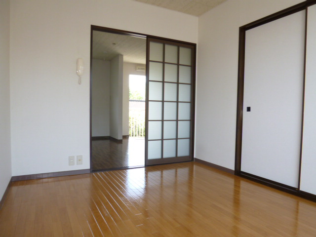 メゾンレオＡの寝室|６帖