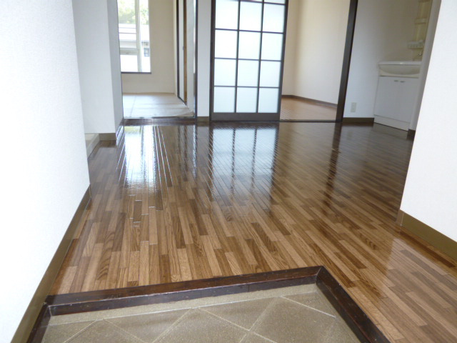 メゾンレオＡの玄関|シューズボックス