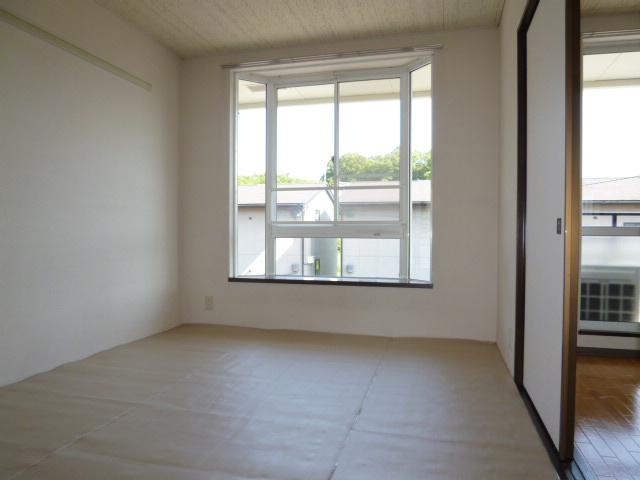 メゾンレオＡの寝室|和室６帖