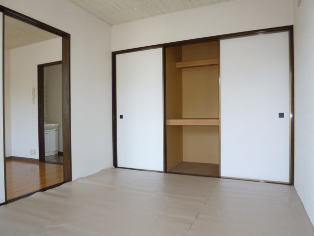 メゾンレオＡの寝室|和室６帖