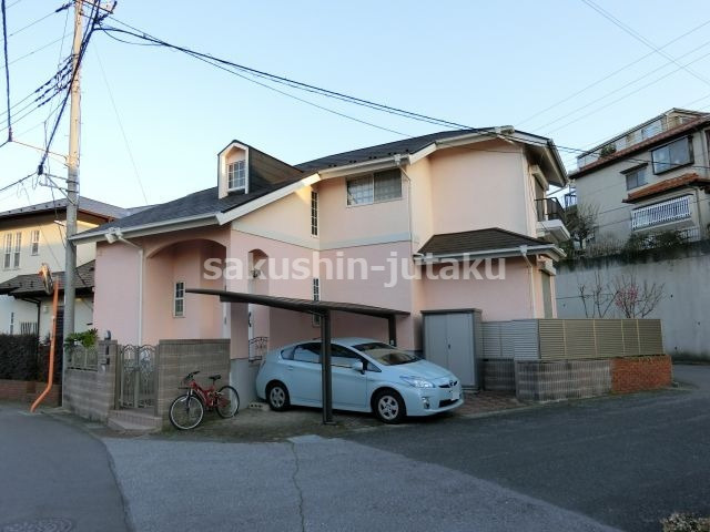 習志野市本大久保４丁目　中古戸建の外観|土地は約５５坪ございます。北東側約６ｍ公道×南西側４．５ｍ公道の角地　崖条例　急傾斜崩壊危険箇所