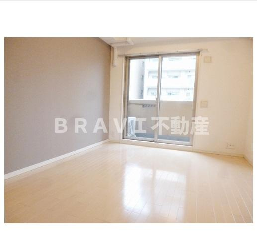 クラウンハイム北心斎橋フラワーコート　BRAVI不動産の寝室|【クラウンハイム北心斎橋フラワーコート】広くて明るい寝室