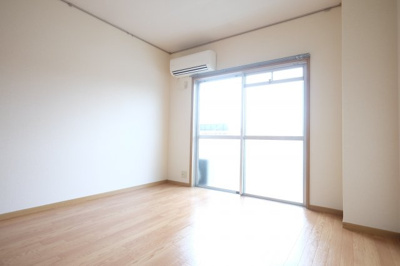 【居間・リビング】 | アルカディア・センブ | 同タイプの別室画像です　現況優先でご了承ください