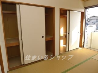 広島市安佐北区口田南１丁目のアパートの収納|２間の押入れ