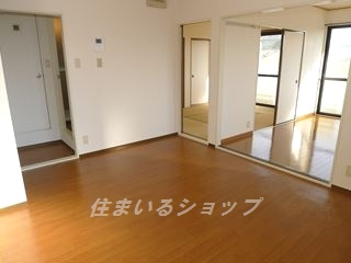 広島市安佐北区口田南１丁目のアパートの居間・リビング