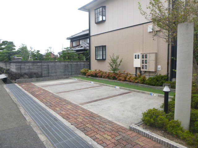 サンビレッジ北条の駐車場