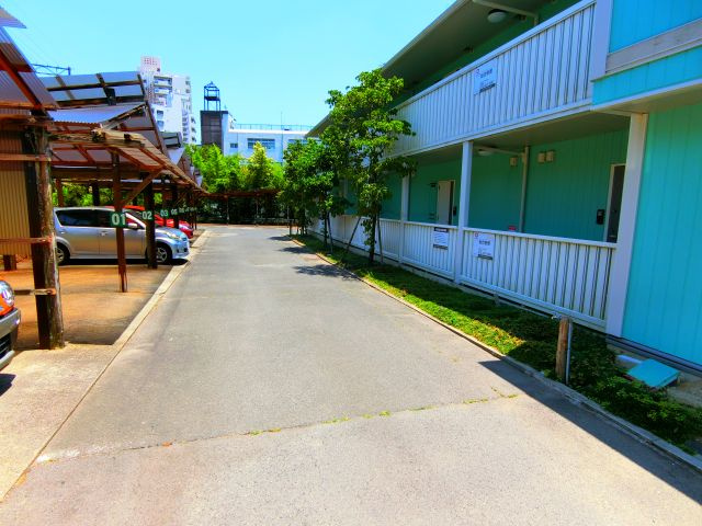 プチグリーンの駐車場